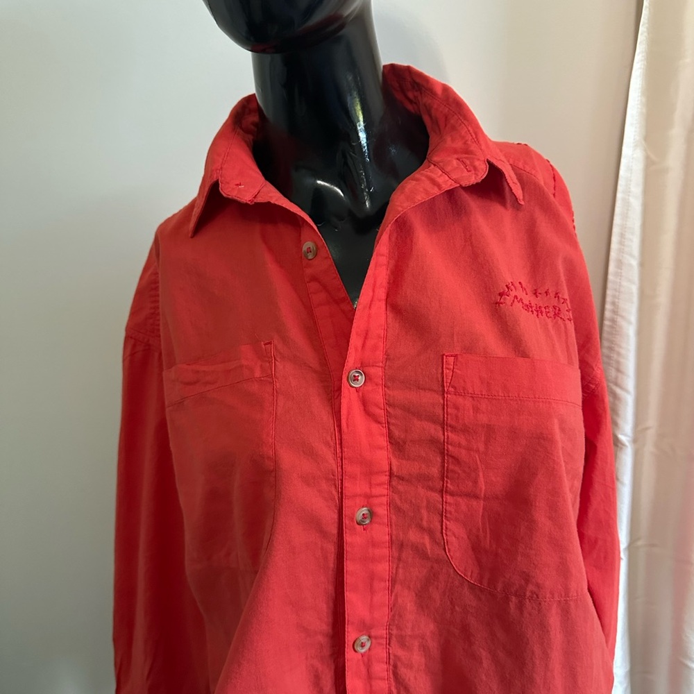 MOTHER. Women's orangey red Embroidered shirt.
Runs generous. Texture ! - Picture 4 of 14